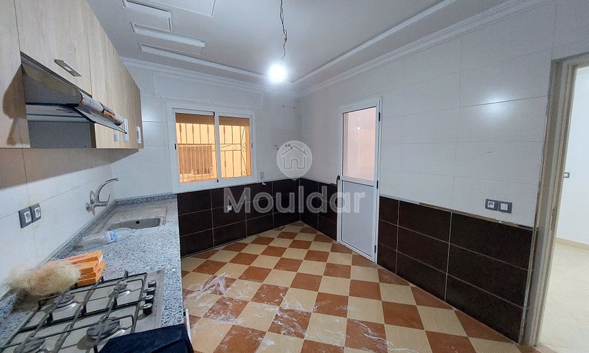 Maison Spacieuse à Vendre à Tanger - 12 Chambres, 4 Étages