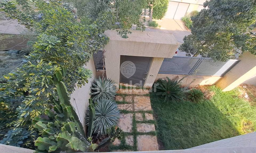 فيلا مودرن للايجار في أنفا، الدار البيضاء: فخامة وراحة فيلا مودرن للايجار في أنفا، الدار البيضاء: فخامة وراحة