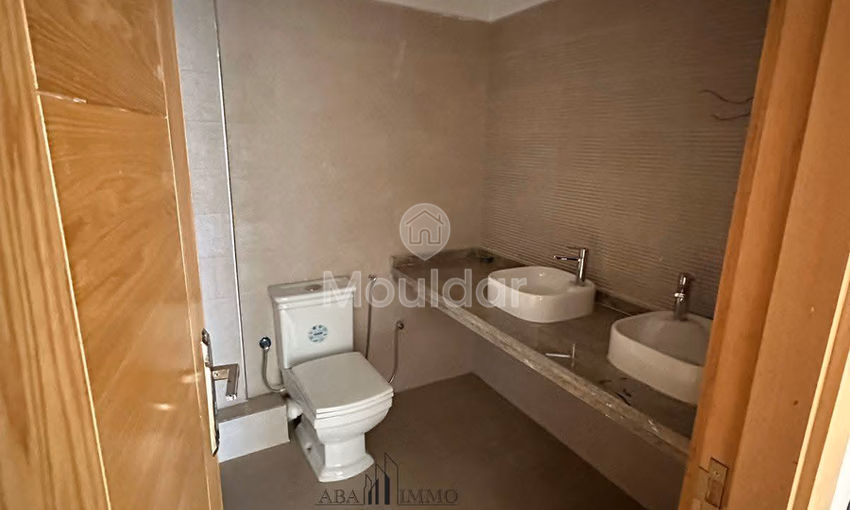 شقة ساحرة للإيجار في الدار البيضاء، بورغون – 240م² شقة ساحرة للإيجار في الدار البيضاء، بورغون – 240م²