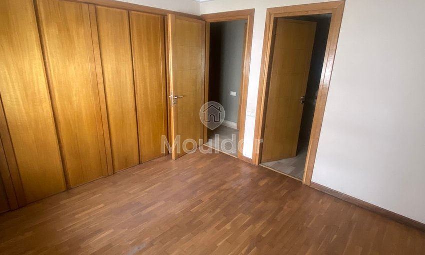 Kiralık: Üç Yatak Odalı Geniş Daire Triangle d’Or - view 4