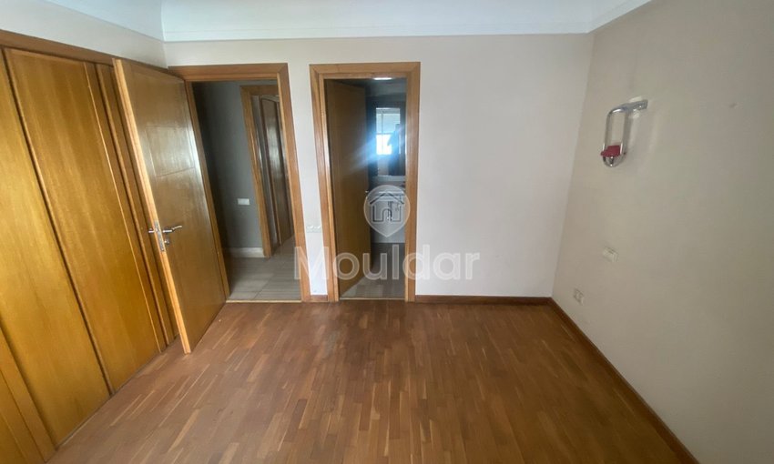 Kiralık: Üç Yatak Odalı Geniş Daire Triangle d’Or - view 2