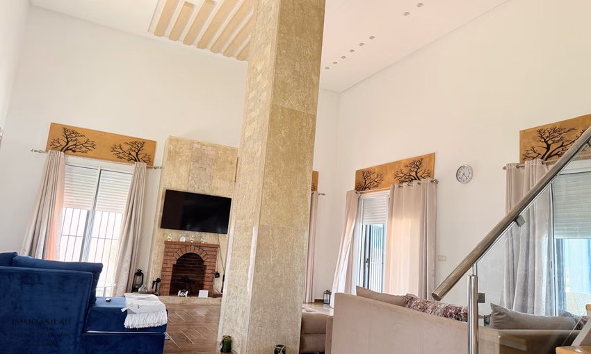 فيلا فاخرة في الصِّيْلَة