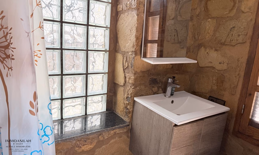 فيلا فاخرة في الصِّيْلَة