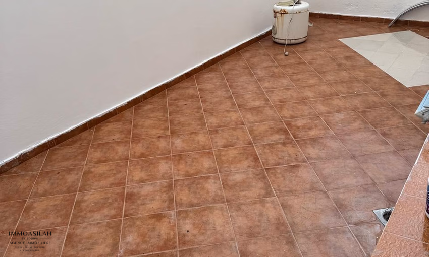 شقة للبيع على كورنيش أصيلة