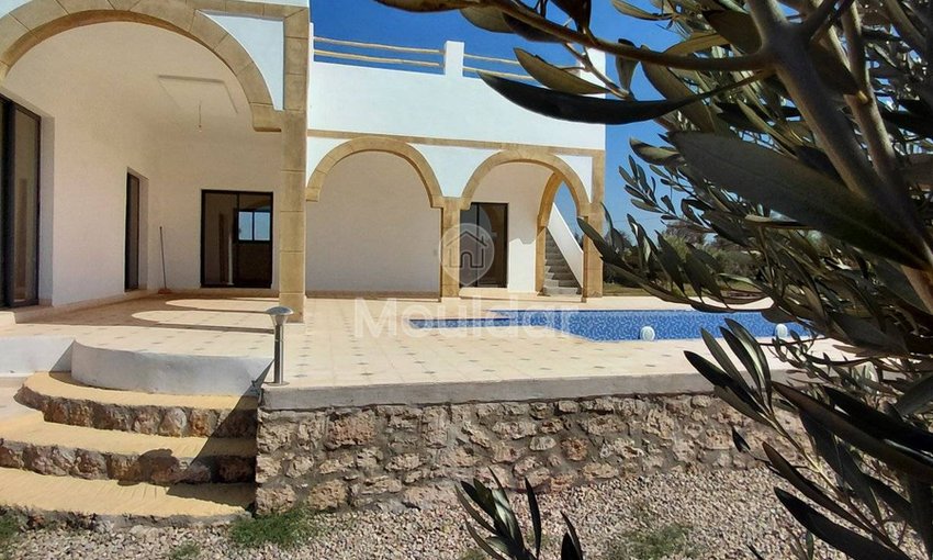Luxury Villa for Rent: 5 Bedrooms with Garden and Pool - view 3