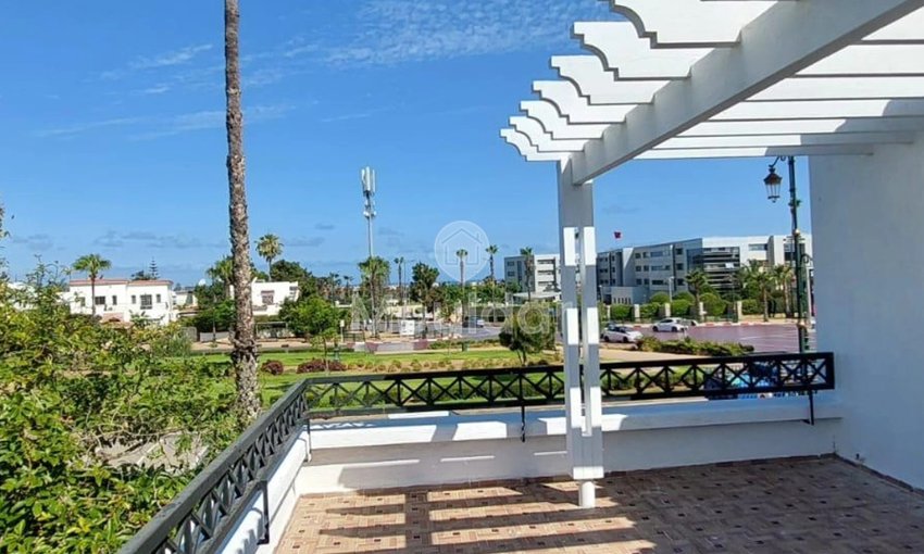 فيلا استثنائية للإيجار في الرباط، حي الرياض مع حديقة - view 8