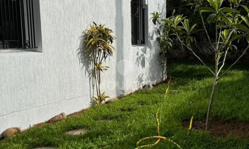 فيلا استثنائية للإيجار في الرباط، حي الرياض مع حديقة - view 9