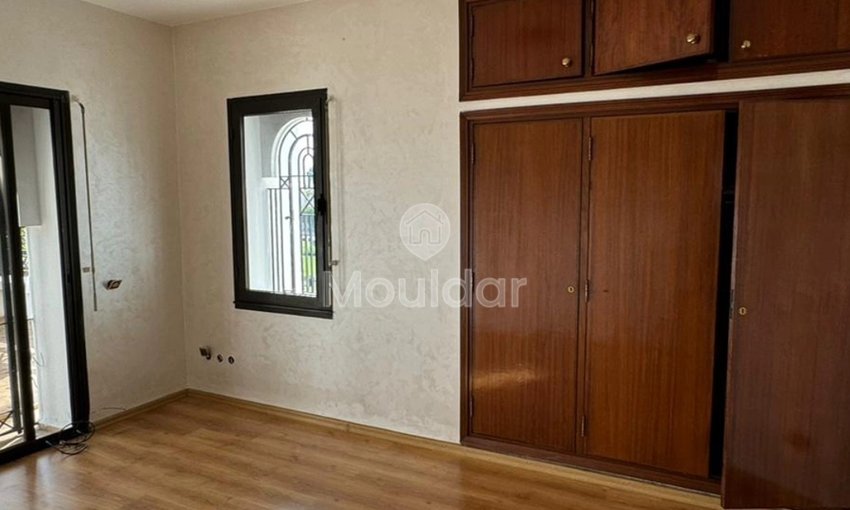 فيلا استثنائية للإيجار في الرباط، حي الرياض مع حديقة - view 7