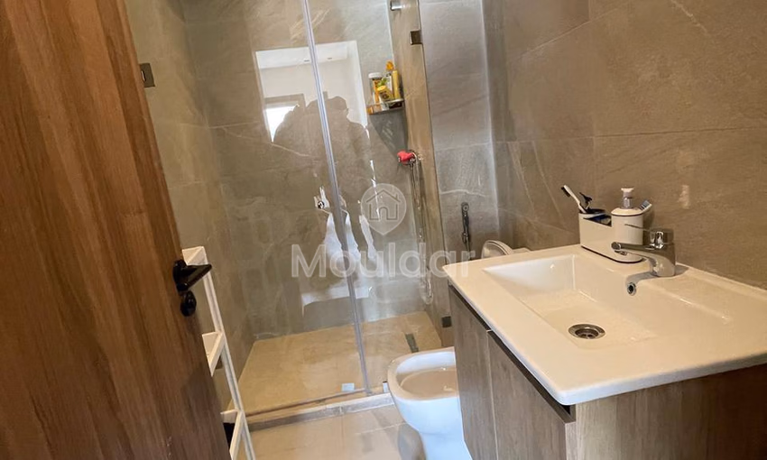 شقة للإيجار في دار بوعزة: الراحة والأمان