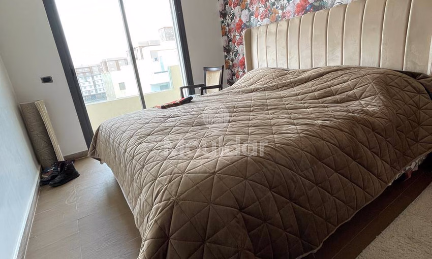 شقة للإيجار في دار بوعزة: الراحة والأمان