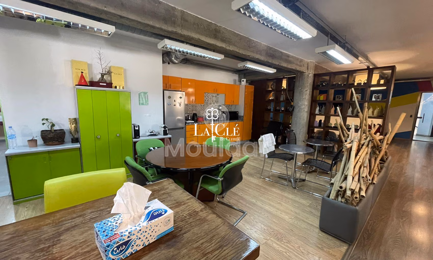 Office for Rent in Casablanca - Gauthier: 380 m² Air-Conditioned