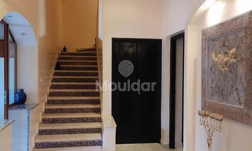 فيلا فاخرة في مراكش: 10 غرف مع حمام سباحة وحديقة فيلا فاخرة في مراكش: 10 غرف مع حمام سباحة وحديقة