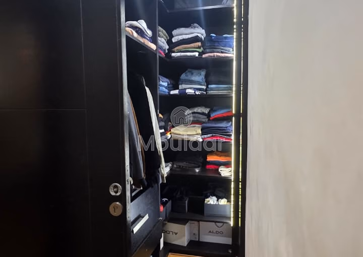 للبيع: شقة أنيقة مكونة من غرفتي نوم في الرباط، المحيط