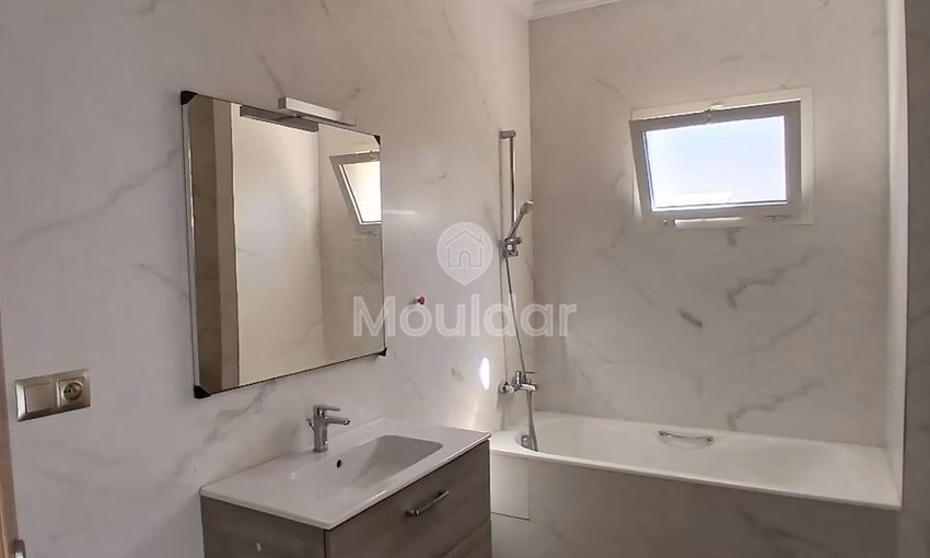 Appartement à Louer à Aïn Diab : Ambiance Moderne et Confort
