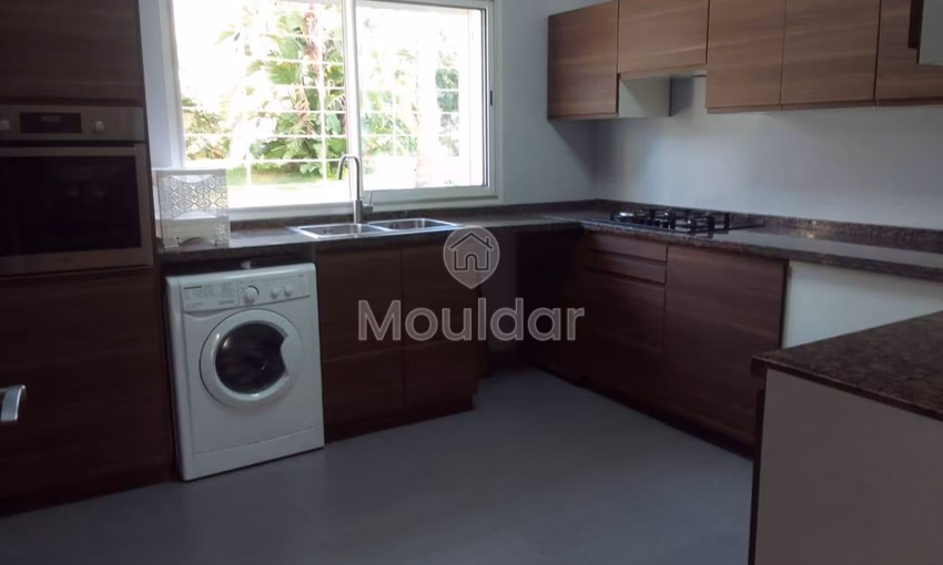 Appartement à Louer à Aïn Diab : Ambiance Moderne et Confort