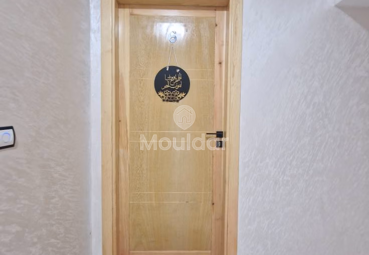 شقق للإيجار في القصر الكبير: 3 غرف مع شرفة شقق للإيجار في القصر الكبير: 3 غرف مع شرفة