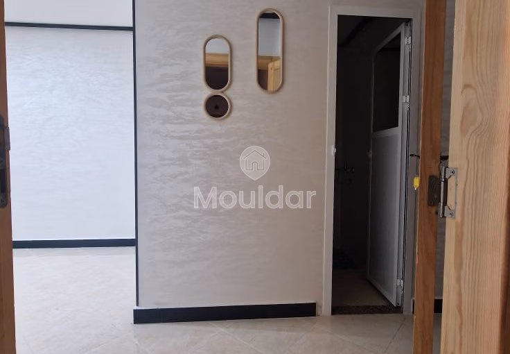 شقق للإيجار في القصر الكبير: 3 غرف مع شرفة شقق للإيجار في القصر الكبير: 3 غرف مع شرفة