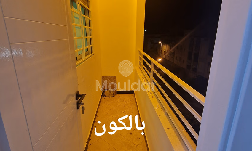 شقق للإيجار في القصر الكبير: 3 غرف مع شرفة شقق للإيجار في القصر الكبير: 3 غرف مع شرفة