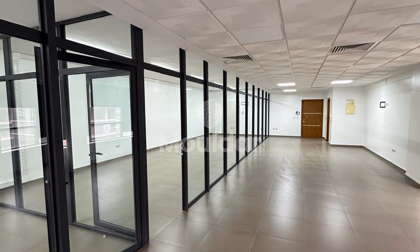 Bureau à Louer à Agadir - 130m² avec Ascenseur Bureau à Louer à Agadir - 130m² avec Ascenseur