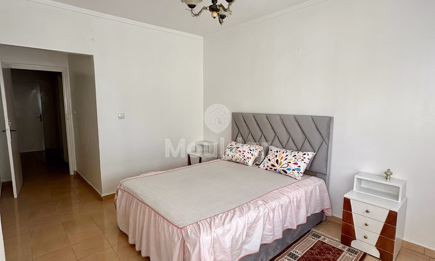 شقة للإيجار في طنجة: 3 غرف نوم مع مطبخ مجهز