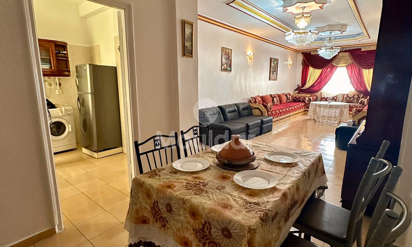 شقة للإيجار في طنجة: 3 غرف نوم مع مطبخ مجهز