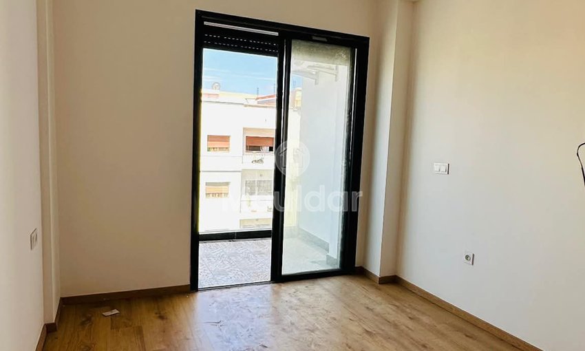 شقة حديثة للإيجار في مدينة الدار البيضاء المالية، تشمل شرفة - view 3