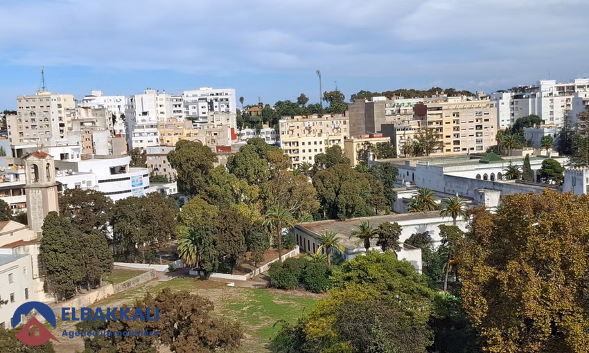 Appartement à Louer à Tanger : 5 Chambres, Vue Imprenable