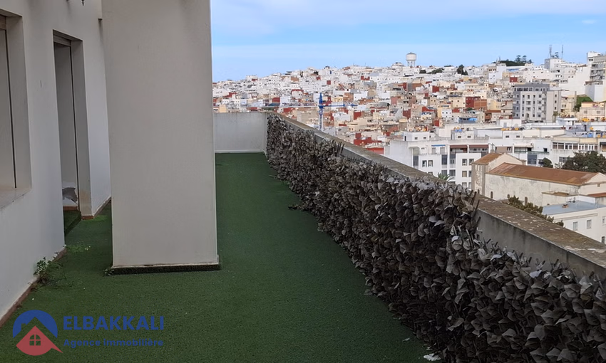 Appartement à Louer à Tanger : 5 Chambres, Vue Imprenable