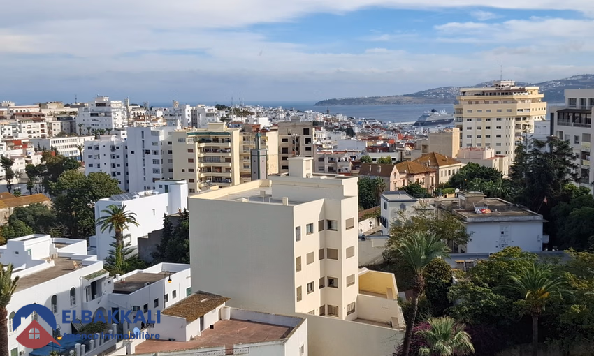 Appartement à Louer à Tanger : 5 Chambres, Vue Imprenable