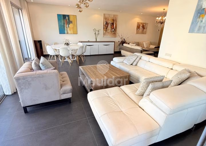 شقة مفروشة رائعة في عين دياب: راحة وحداثة شقة مفروشة رائعة في عين دياب: راحة وحداثة