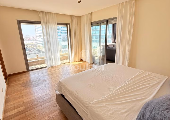 شقة مفروشة رائعة في عين دياب: راحة وحداثة شقة مفروشة رائعة في عين دياب: راحة وحداثة