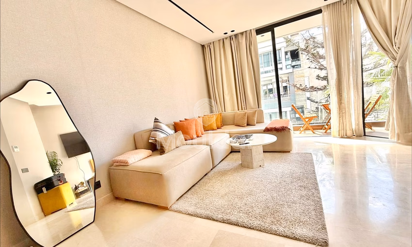 استوديو للإيجار في الدار البيضاء: الراحة، شرفة وموقف سيارات شامل