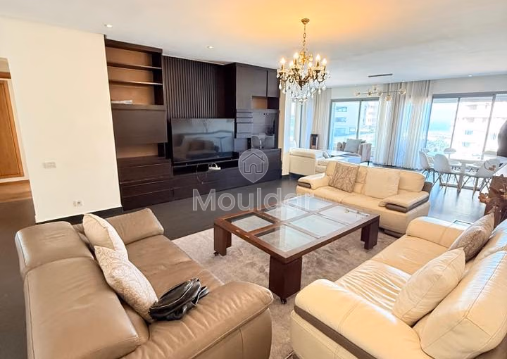 شقة مفروشة رائعة في عين دياب: راحة وحداثة شقة مفروشة رائعة في عين دياب: راحة وحداثة