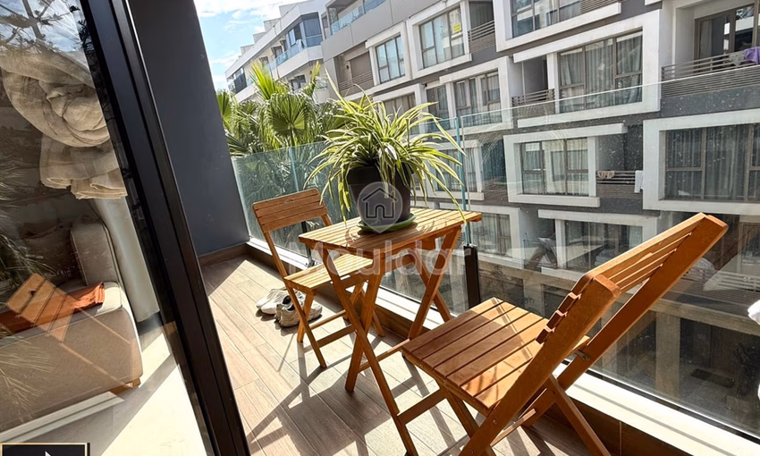 استوديو للإيجار في الدار البيضاء: الراحة، شرفة وموقف سيارات شامل