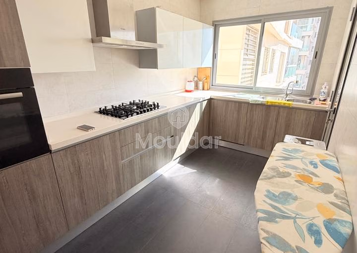 شقة مفروشة رائعة في عين دياب: راحة وحداثة شقة مفروشة رائعة في عين دياب: راحة وحداثة