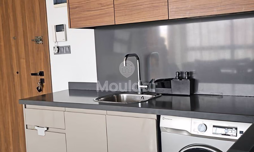 شقة للإيجار في الدار البيضاء: 51 متر مربع مع موقف سيارات مشمول