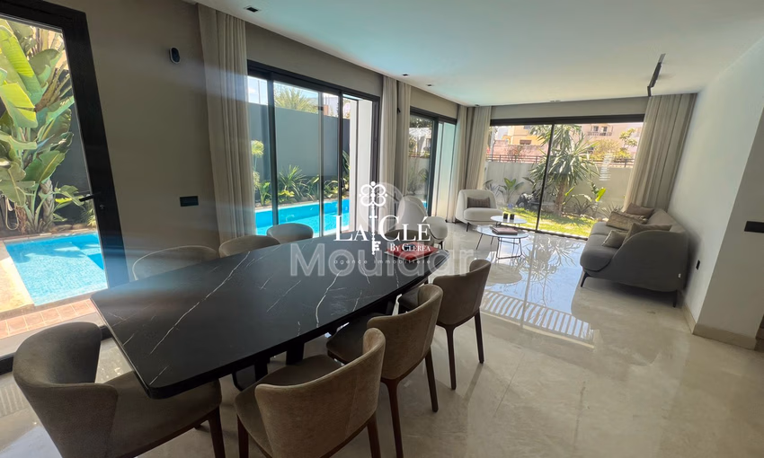 فيلا مفروشة للإيجار في الدار البيضاء - لونشامب مع حديقة فيلا مفروشة للإيجار في الدار البيضاء - لونشامب مع حديقة