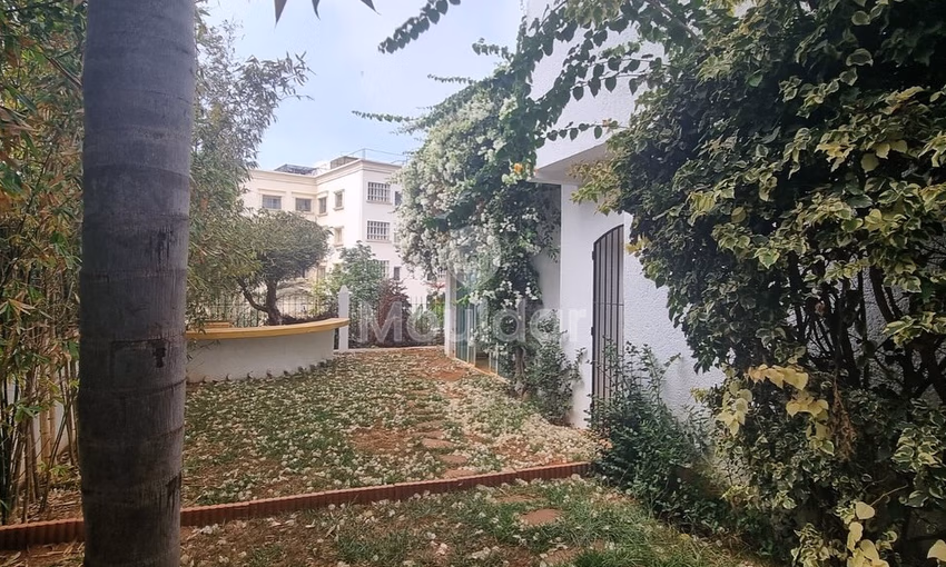 House for Rent in Aïn Diab: Elegance and Comfort!