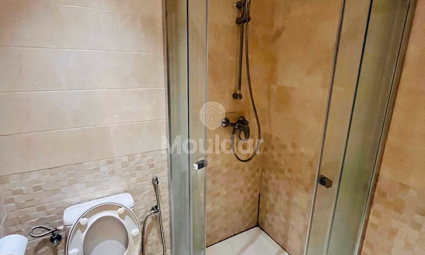 شقة للإيجار في بوزنيقة: 2 غرف نوم مع مسبح