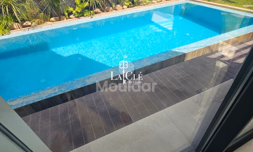 فيلا مفروشة للإيجار في الدار البيضاء - لونشامب مع حديقة فيلا مفروشة للإيجار في الدار البيضاء - لونشامب مع حديقة