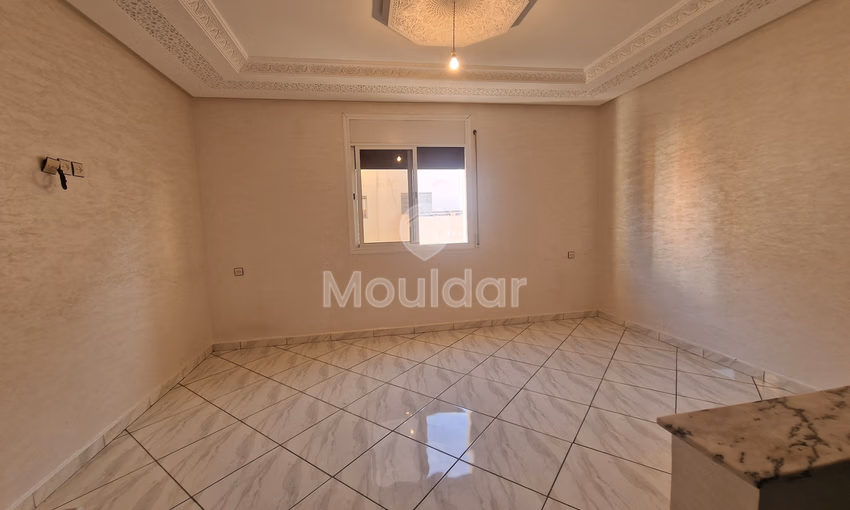 شقة للإيجار في القصر الكبير مع شرفة ساحرة شقة للإيجار في القصر الكبير مع شرفة ساحرة