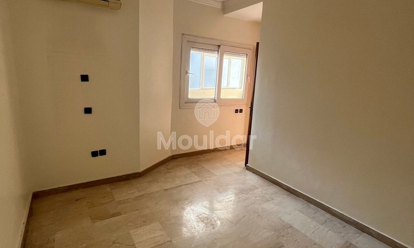 Casablanca'da teras ve klima ile modern bir daire kiralık - view 3
