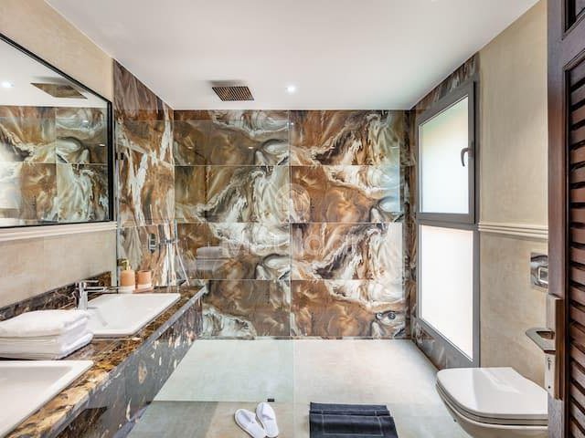 فيلا فاخرة في مراكش: ملاذ مع حمام سباحة وحديقة - view 16