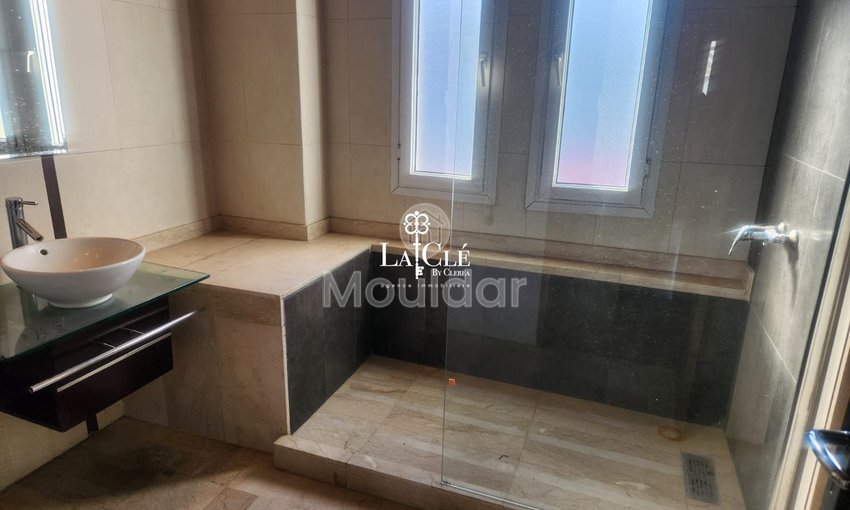 فيلا فاخرة في الدار البيضاء: أناقة وراحة لا تضاهى - view 19