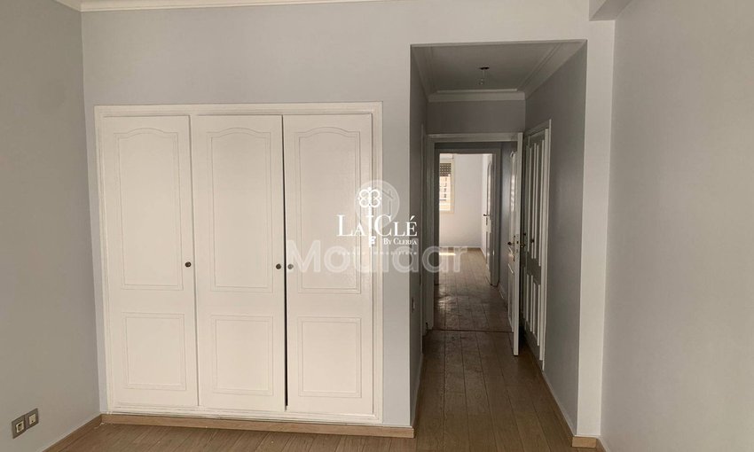 Charming 3-Bedroom Apartment for Sale in Racine, Casablanca - view 6
