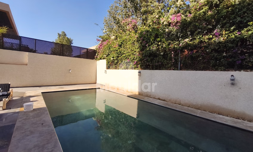 Villa de Lujo en Marrakech: 5 Habitaciones, Piscina y Seguridad Villa de Lujo en Marrakech: 5 Habitaciones, Piscina y Seguridad