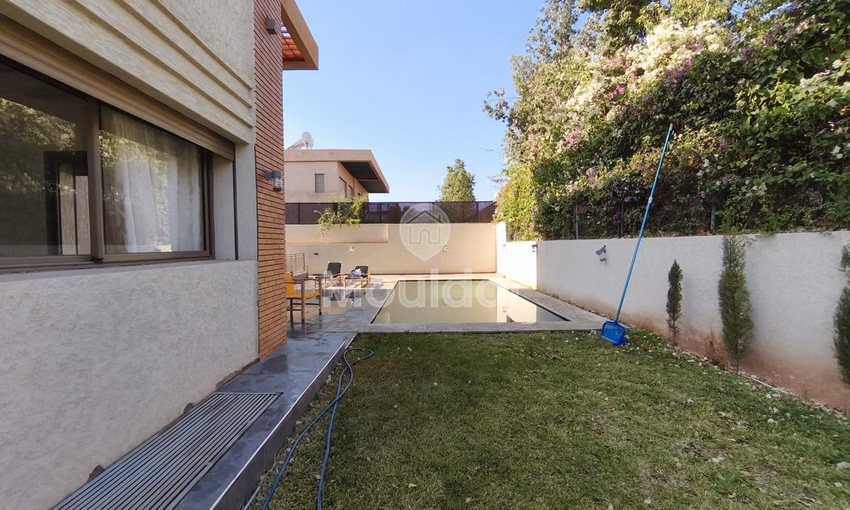 Villa de Lujo en Marrakech: 5 Habitaciones, Piscina y Seguridad Villa de Lujo en Marrakech: 5 Habitaciones, Piscina y Seguridad