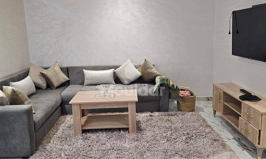 شقة للإيجار في طنجة: غرفتان، مطبخ مجهز