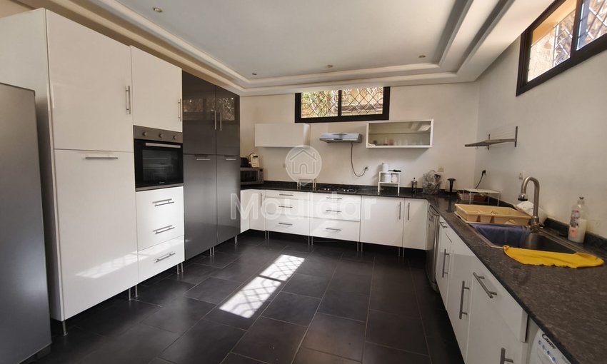 فيلا فاخرة للإيجار في مراكش مع مسبح وحديقة - view 15