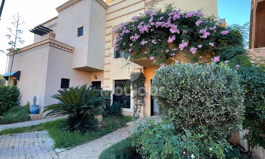 شقة للبيع في مراكش: حديقة، بركة سباحة وأمان